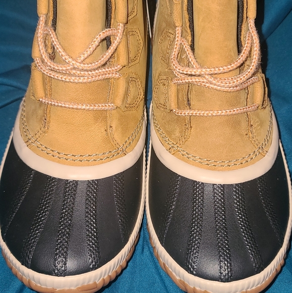 Sorel Boots - Picture 12 of 16